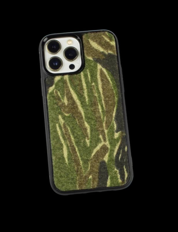Чохол для iPhone чорний мультикам
