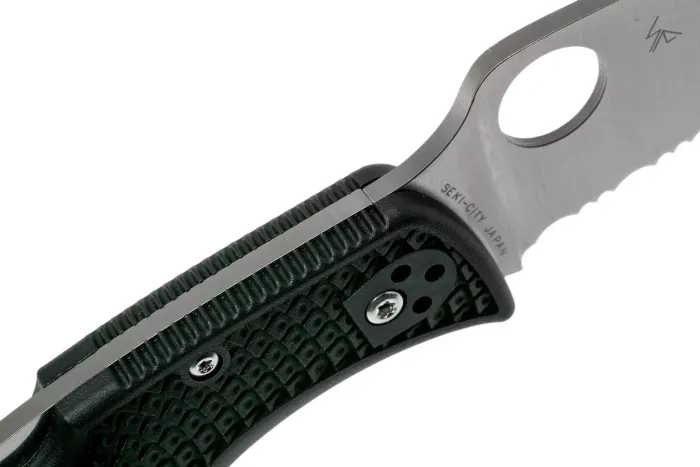 Ніж складаний Spyderco Leafjumper Lightweight Serrated VG-10 Black FRN C254SBK