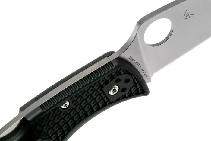 Ніж складаний Spyderco Leafjumper Lightweight VG-10 Black FRN C254PBK