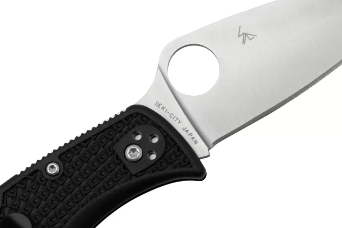 Ніж складаний Spyderco Leafjumper Lightweight VG-10 Black FRN C262PBK