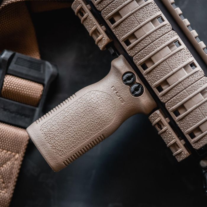 Переднє руків'я Magpul RVG вертикальне на планку Weaver/ Picatinny Flat Dark Earth
