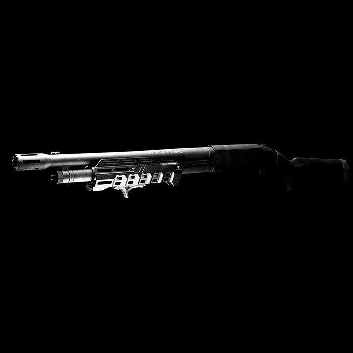 Цівка Strike Industries для Mossberg 500/590/590A1 SI-VOA-M500HG-BK