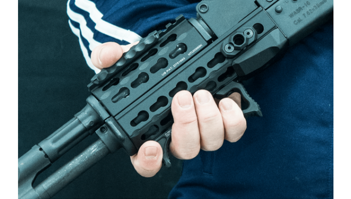 Упор Leapers UTG Ultra Slim Angled Foregrip Keymod Black MT-AFGK01